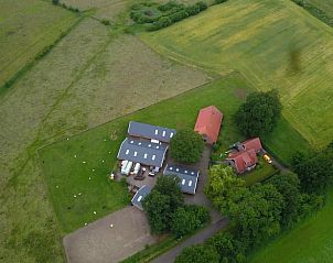 Luchtfoto van Vakantiehuisje in Lattrop, omringd door natuur in Twente, Overijssel.