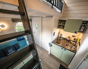 Keuken en zitruimte in Huisje in Lattrop, vakantiehuis in Twente, Overijssel.