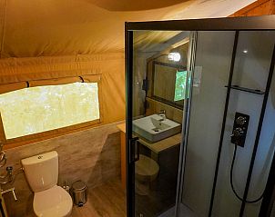 Verblijf 525310 - Tenthuis Twente - Safaritent 6 personen incl. sanitair aan het meer