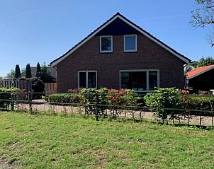 Vakantiehuis in De Pollen, Vriezenveen, Twente, met ruime tuin en groene omgeving.