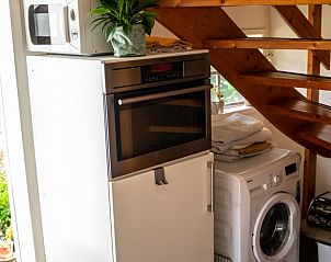 Keukenapparatuur in Huisje in Broekland, vakantiehuis in Salland, Overijssel.