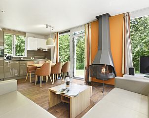 Essecke und Kche in Twenhaarsveld 6-Personen-Bungalow 6CE, Holten, umgeben von Wald.