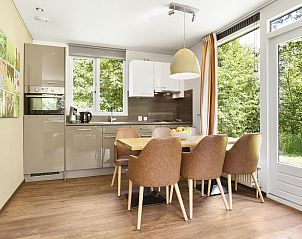 Stilvolle Kche in Twenhaarsveld 6-Personen-Bungalow 6CE, Holten, Overijssel, mit modernen Gerten.