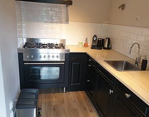 Voll ausgestattete Kche im Ferienhaus in Holten, mit Blick auf die Natur von Salland, Overijssel.