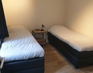 Schlafzimmer mit zwei Betten in Ferienhaus in Holten, ideal fr Familien in Salland, Overijssel.