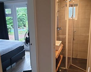 Badezimmer und Schlafzimmer im Ferienhaus in Holten, Luxus in Salland, Overijssel.