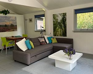 Sfeervolle slaapkamer in Vakantiehuis in Holten, met uitzicht op de natuur in Salland, Overijssel.