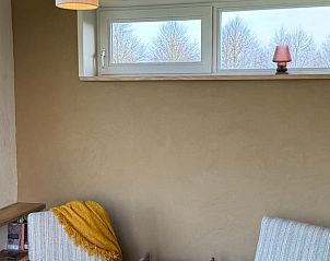 Gezellige zithoek in Vakantiehuisje in Wijhe, Overijssel met uitzicht op de natuur in Salland.