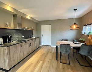 Moderne keuken en eetruimte in Vakantiehuisje in Raalte, Salland, Overijssel