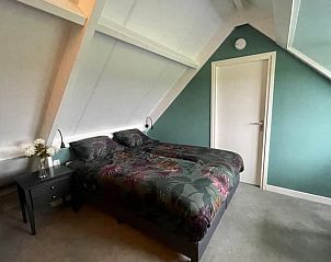 Knusse slaapkamer met tweepersoonsbed in Vakantiehuisje in Raalte, Salland, Overijssel