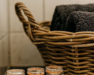 Comfortabele badkamer met handdoeken in Vakantiehuisje in Olst, Salland, Overijssel.