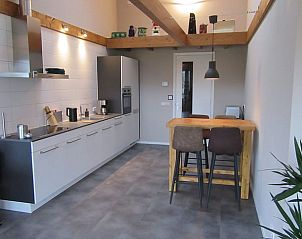 Moderne keuken in Vakantiehuis in Olst met ontbijtbar, Salland, Overijssel.