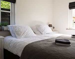 Ruime slaapkamer in Vakantiehuis in Hellendoorn, biedt rust en comfort in Salland, Overijssel.