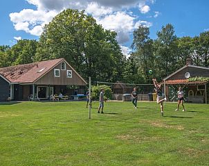 Actieve buitenruimte bij Huisje in Hellendoorn, gelegen in Salland.