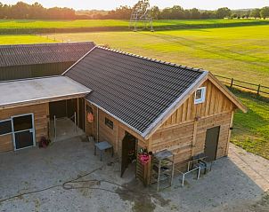 Luchtfoto van Huisje in Hellendoorn omringd door velden in Salland, Overijssel.