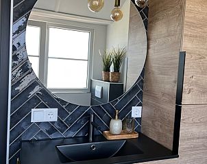 Elegante badkamer in Vakantiehuis in Hellendoorn, met moderne voorzieningen in Salland, Overijssel.