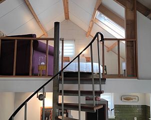 Moderne badkamer van Vakantiehuisje in Wesepe, stijlvol en functioneel in Salland, Overijssel.