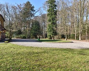 Ruim parkeerterrein bij Huisje in Wesepe, vakantiehuis in Wesepe, Salland, Overijssel.