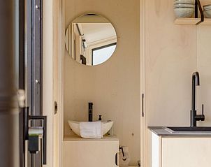 Badkamer met moderne voorzieningen in Vakantiehuis in Wesepe, Salland, Overijssel