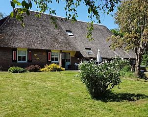 Reetgedecktes Ferienhaus in Lettele mit groem Garten im schnen Salland.