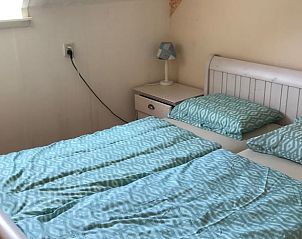 Gemtliches Schlafzimmer des Ferienhauses in Lettele, mit bequemem Doppelbett.