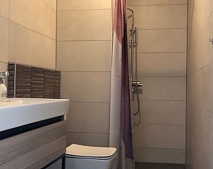 Modernes Badezimmer in Cottage in Lettele, Ferienhaus in Lettele, Overijssel.