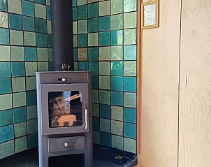 Holzofen im Inneren des Ferienhauses in Lettele, Salland, Overijssel fr gemtliche Abende.