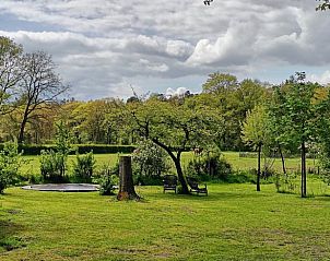 Groer Garten um das Ferienhaus in Lettele, Salland, Overijssel mit viel Grn.