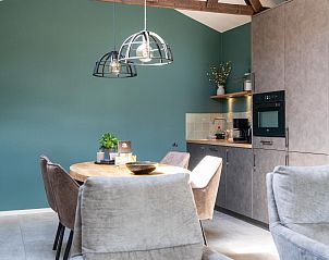 Eethoek en keuken in vakantiehuis Regge en Weidezicht Marle, Salland, Overijssel met moderne inrichting.