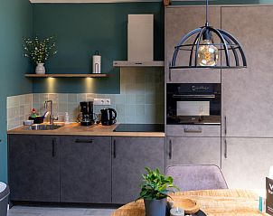 Stijlvolle keuken in Regge en Weidezicht vakantiehuis Marle, Salland, Overijssel met moderne apparatuur.