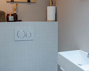 Stilvolle Toilette im Ferienhaus in Dalfsen, Vechtstreek, Overijssel mit modernem Zubehr.