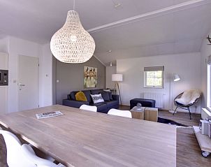 Vakantiehuis 4-persoons bos in Dalfsen biedt een charmant terras omringd door natuur in de Vechtstreek, Overijssel.