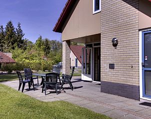 Ruim terras bij Vakantiehuis 4-persoons, Dalfsen, Vechtstreek, Overijssel.
