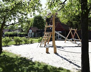 Buitenspeeltuin bij Vakantiehuis 4-persoons, Dalfsen, Vechtstreek, Overijssel.