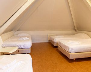 Ruime zolderkamer in Vakantiehuis 4-persoons, Dalfsen, Vechtstreek, Overijssel.