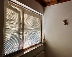 Licht durch Jalousien im Ferienhaus in Dalfsen, ruhige Atmosphre in Overijssel.