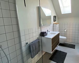 Spacious shower in Cottage in Dalfsen, vacation home in Vecht region, Overijssel.