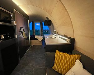 Moderne keuken en woonkamer in vakantiehuis Huisje in Dalfsen, Dalfsen.