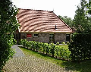 AA-Reestryck-Ferienhaus in IJhorst, Nordwest-Overijssel, mit charmanter Backsteinfassade und grnem Garten, ideal fr Naturliebhaber.