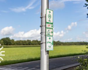 Gezellige woonkamer in OV636 vakantiehuis, Beerzerveld, Vechtstreek, met zitgedeelte.