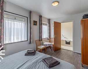Stijlvolle badkamer met ligbad in OV636 vakantiehuis, Beerzerveld, Vechtstreek.