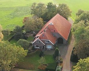 Luchtfoto van Vakantiehuisje in Kloosterhaar, omgeven door weelderige natuur in de Vechtstreek, Overijssel, ideaal voor een rustgevende vakantie.