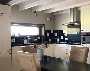 Moderne keuken in Vakantiehuisje in Vinkenbuurt, Vechtstreek, Overijssel.
