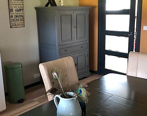 Eethoek met stijlvolle inrichting in Vakantiehuisje in Vinkenbuurt, Vechtstreek, Overijssel.