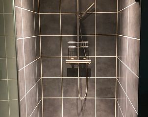 Moderne douche in Vakantiehuisje in Vinkenbuurt, Vechtstreek, Overijssel.