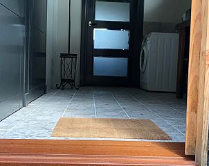 Entree van Vakantiehuisje in Vinkenbuurt, Vechtstreek, Overijssel met tegelvloer.