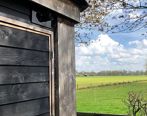 Uitzicht op velden vanuit Vakantiehuisje in Vinkenbuurt, Vechtstreek, Overijssel.
