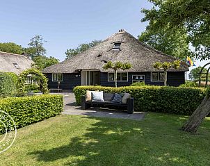 Verblijf 5501110 • Vakantiewoning Noordwest Overijssel • 8 tot 10 persoons woonboerderij in hartje Giethoorn met 