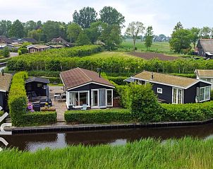 Verblijf 5501114 • Vakantiewoning Noordwest Overijssel • Prachtig 4 persoons chalet aan het water gelegen 
