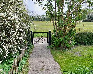 Vom Garten des Ferienhauses OV602 in Giethoorn aus hat man eine schne Aussicht auf die Landschaft.